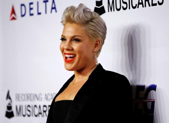 المغنية بينك قبل حفل توزيع جوائز جرامي في لوس أنجليس يوم 8 فبراير 2019. تصوير: ماريو أنتسوني - رويترز